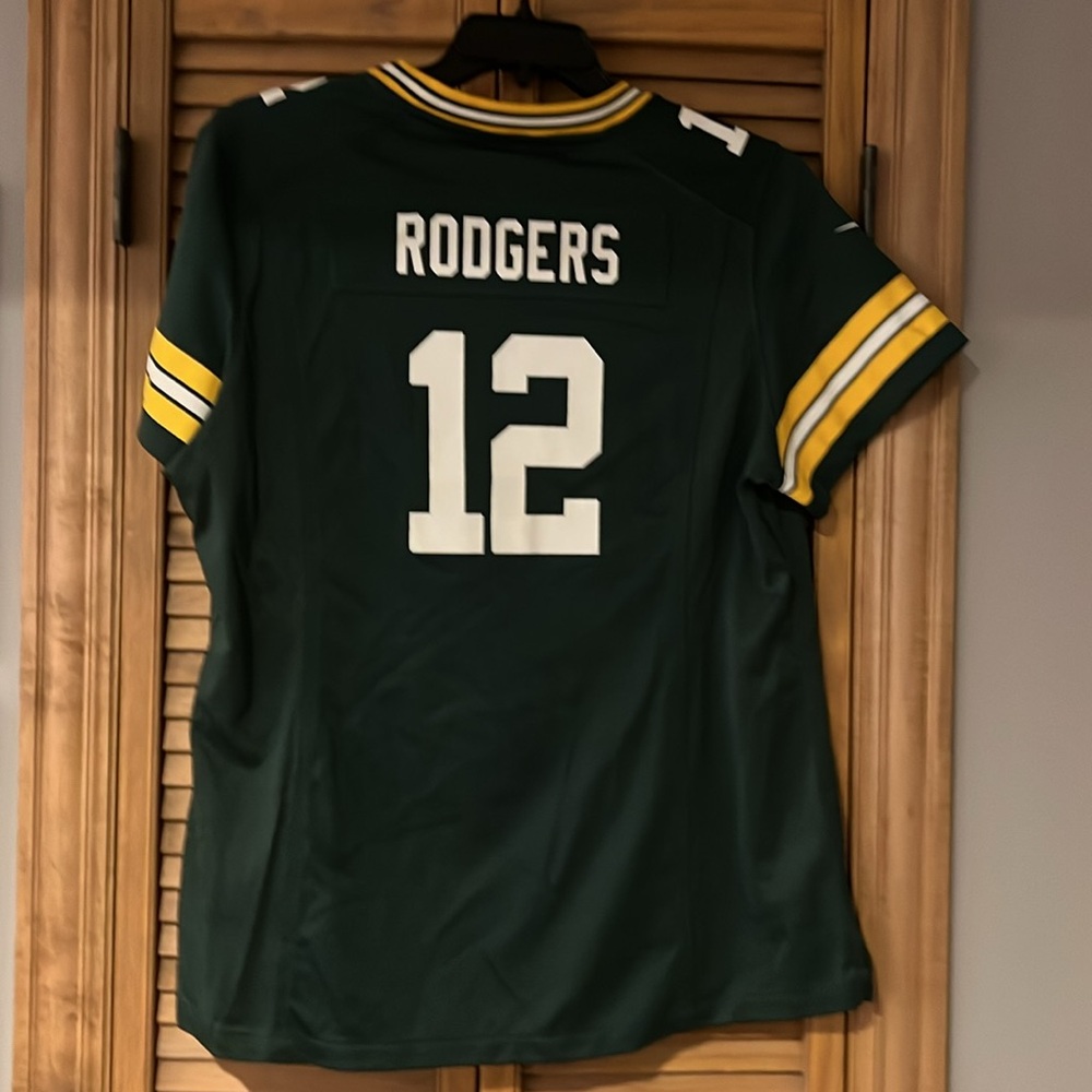 Women’s Fit Green Bay Packers Aaron Rodgers Jersey - Picture 2 of 3